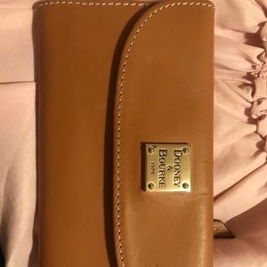 Dooney & Bourke 1975 camel wallet with snap